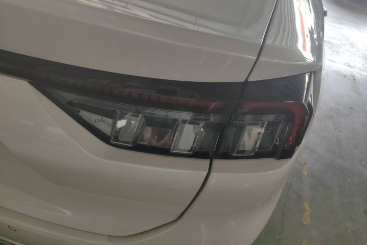 Ford Mondeo 2022 car image #8