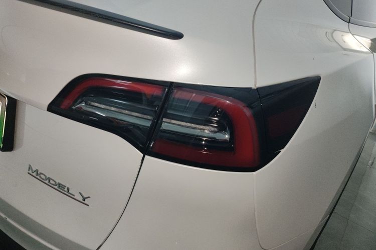 Tesla Model Y 2023 #8 Tesla Model Y 2023 car image #8