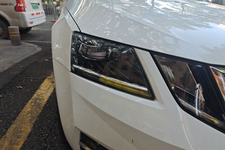 Skoda Octavia 2019 car image #8