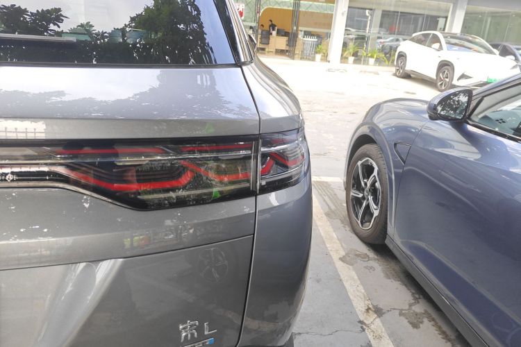 BYD SongL DM-i 2025 car image #8