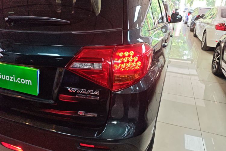Suzuki Vitara 2018 car image #8