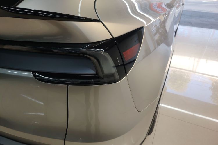 特斯拉 Model Y L 2025 汽车图片 #8