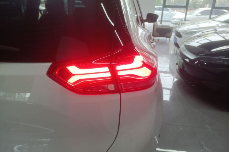 Chevrolet Tracker 2023 #8 Chevrolet Tracker 2023 car image #8