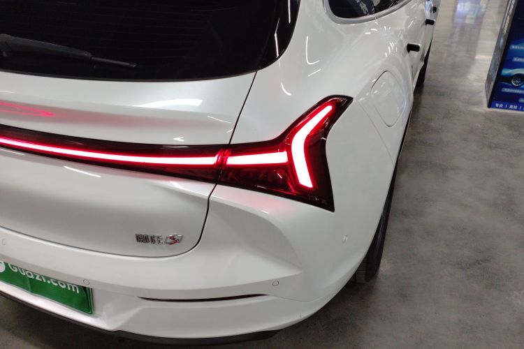 哪吒汽车 哪吒S猎装 2025 #8 哪吒汽车 哪吒S猎装 2025 汽车图片 #8