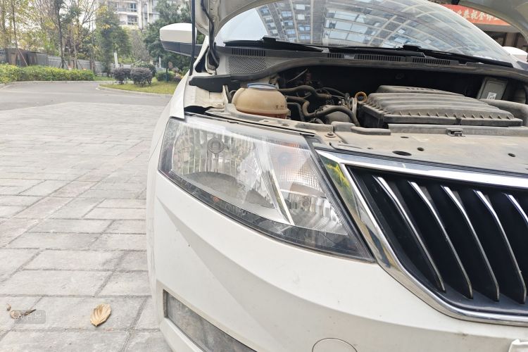 Skoda Rapid 2018 car image #8