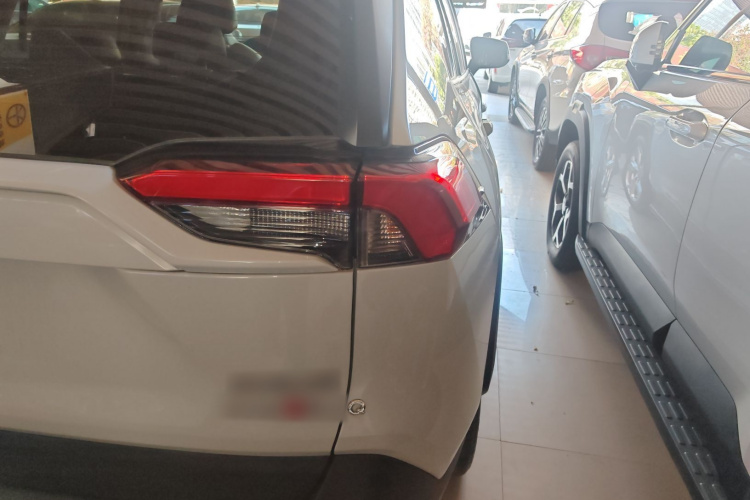 Toyota RAV4 2020 car image #8