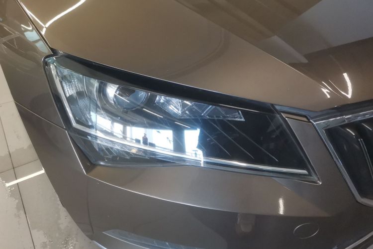 Skoda Superb 2015 car image #8