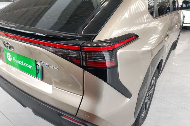 Toyota bZ4X 2022 immagine di auto #8