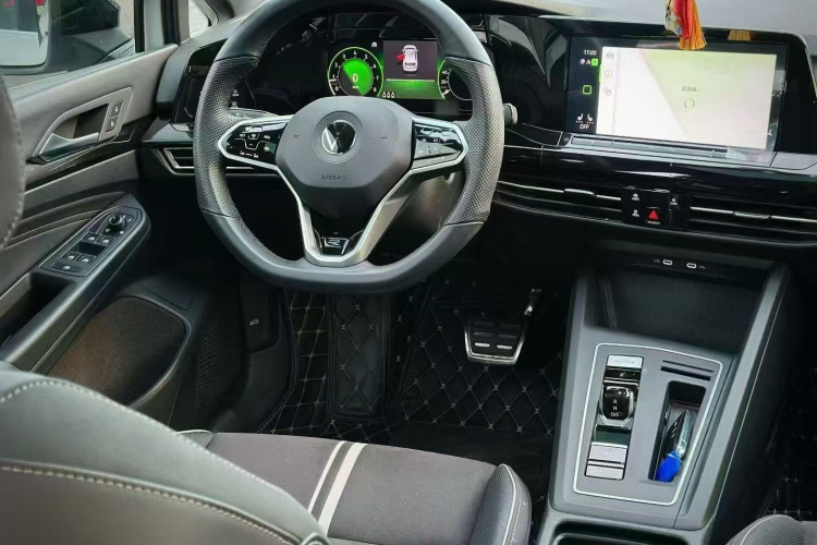 Volkswagen Golf 2021 car image #8