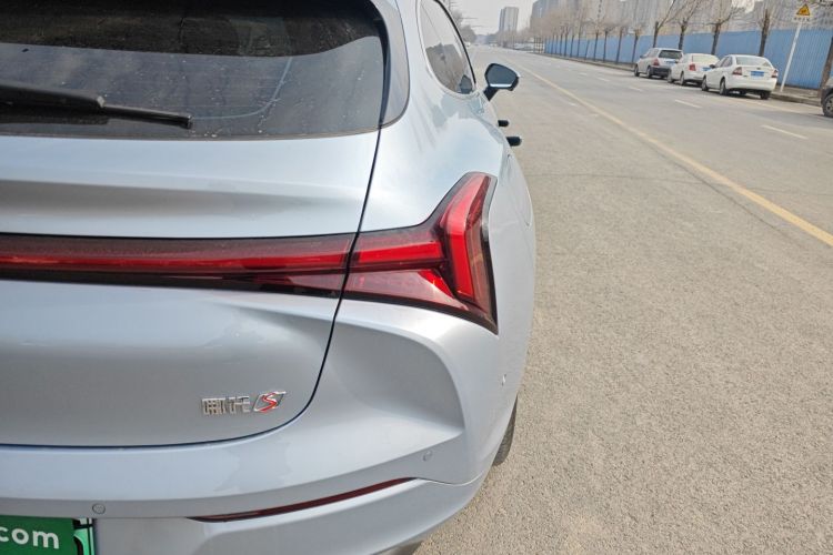 哪吒汽车 哪吒S猎装 2025 汽车图片 #8