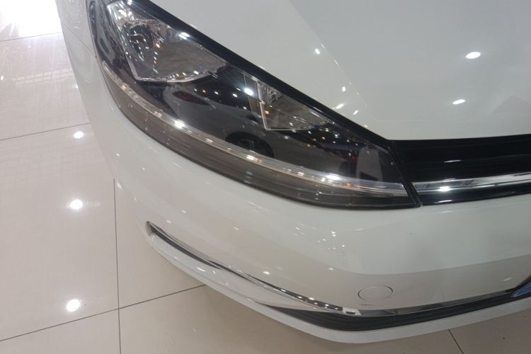 Volkswagen Golf 2019 car image #8