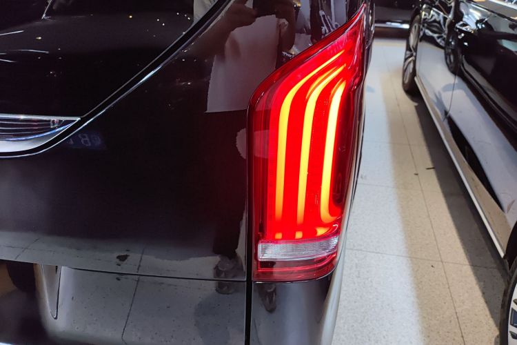 Mercedes-Benz V Class 2022 #8 Mercedes-Benz V Class 2022 car image #8