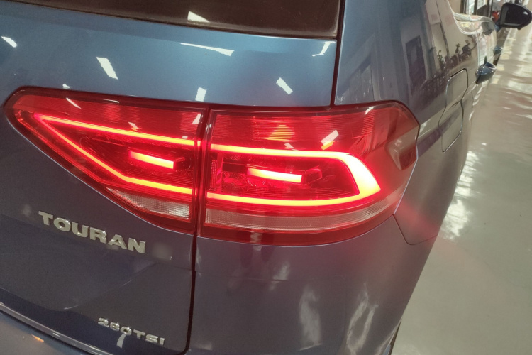 Volkswagen Touran 2018 immagine di auto #8