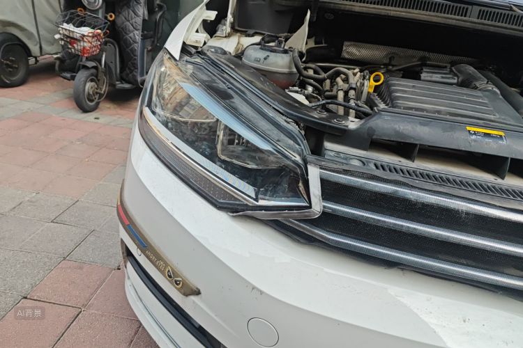 Volkswagen Touran 2021 car image #8