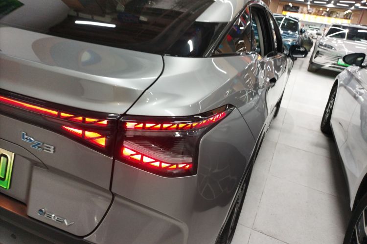 Toyota bZ3 2024 immagine di auto #8