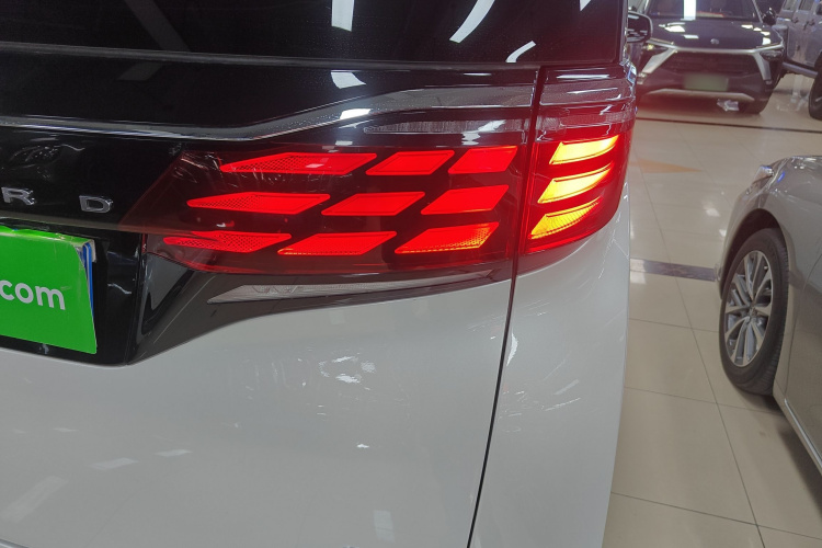 Toyota Alphard 2023 #8 Toyota Alphard 2023 car image #8