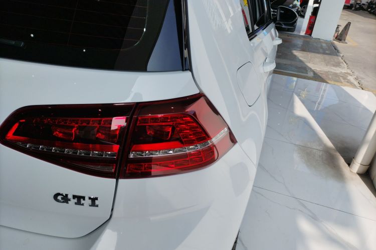 Volkswagen GolfGTI 2016 car image #8