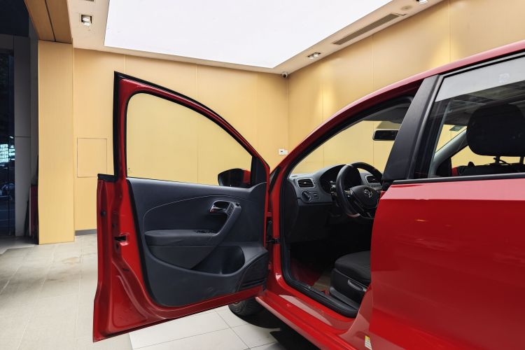 Polo 2018 car image #8