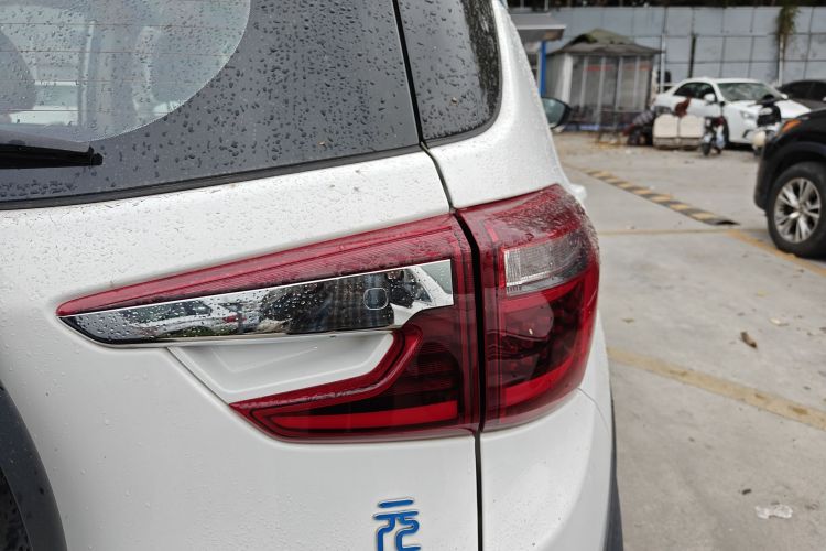 BYD Yuan New Energy 2019 car image #8