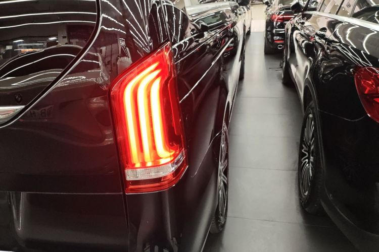 Mercedes-Benz V Class 2022 #8 Mercedes-Benz V Class 2022 car image #8