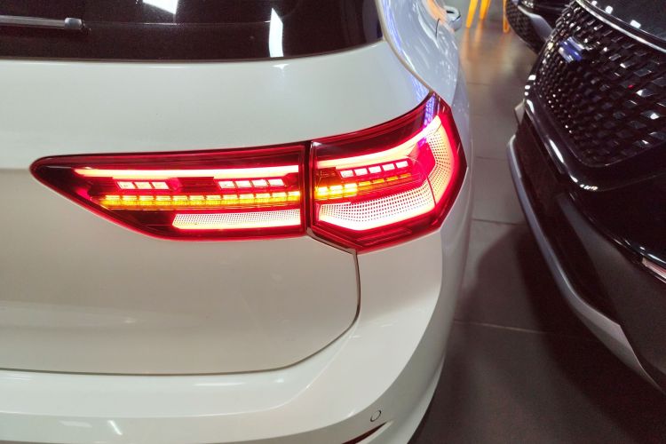 Volkswagen GolfGTI 2022 car image #8