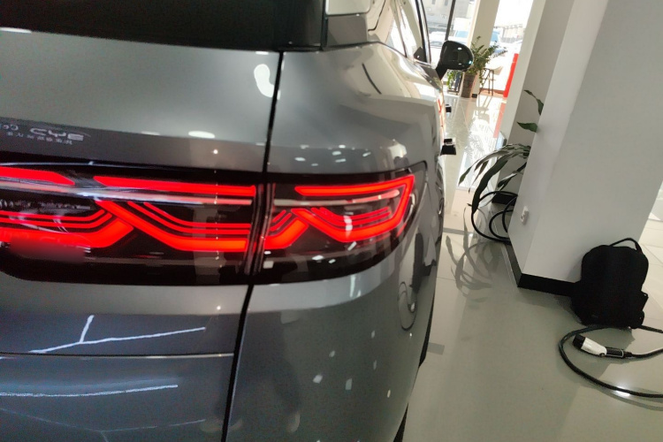 BYD SongL DM-i 2025 car image #8