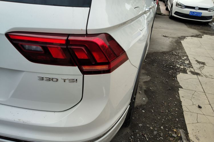Volkswagen Tiguan L 2021 car image #8
