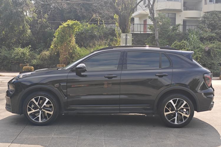 Lynk & Co 01 EM-P 2022 car image #8