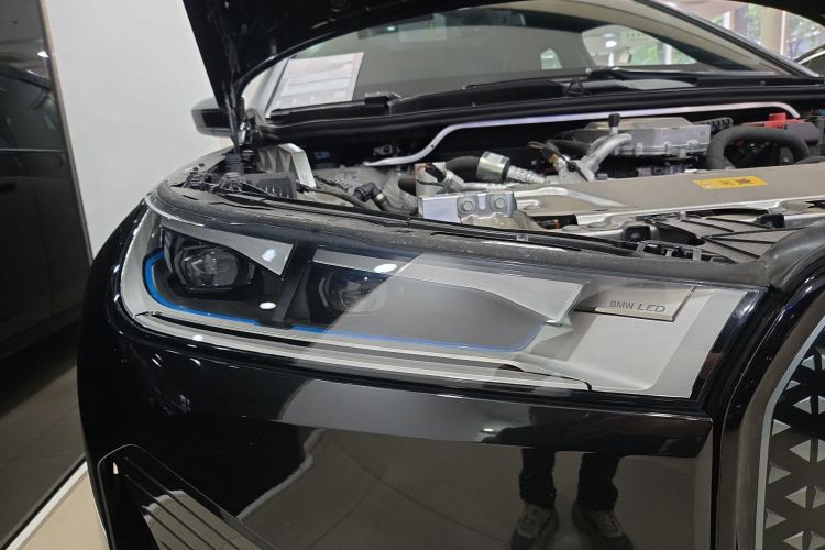 BMW iX 2024 immagine di auto #8