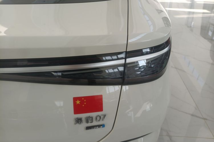 BYD Seal 07 DM-i 2025 car image #8