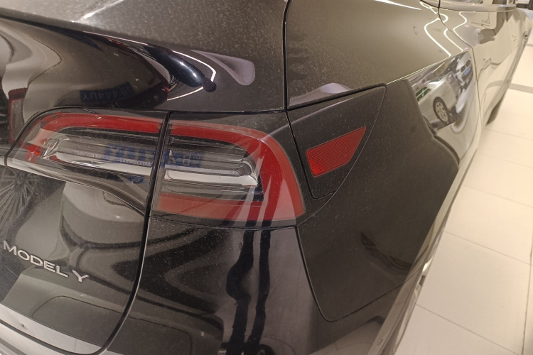 Tesla Model Y 2022 car image #8