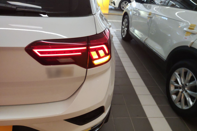 Volkswagen T-Roc 2018 #8 Volkswagen T-Roc 2018 car image #8