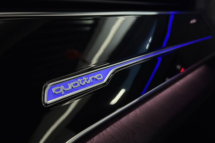 Audi Q8 2020 car image #8