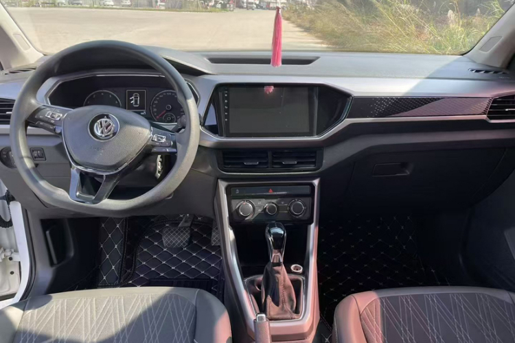 Volkswagen T-Cross 2019 car image #8