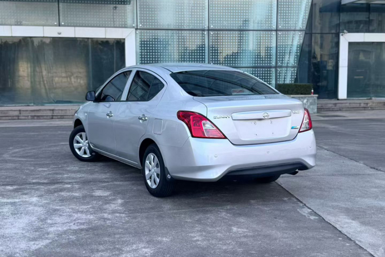 Nissan Sunny 2018 immagine di auto #8