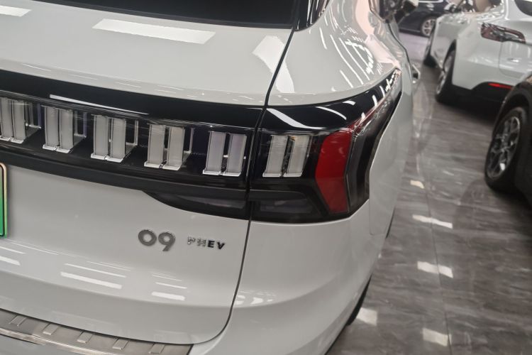 Lynk & Co 09 EM-P 2022 car image #8