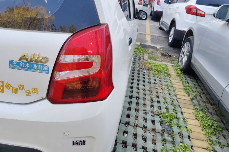 Suzuki 2015 car image #8