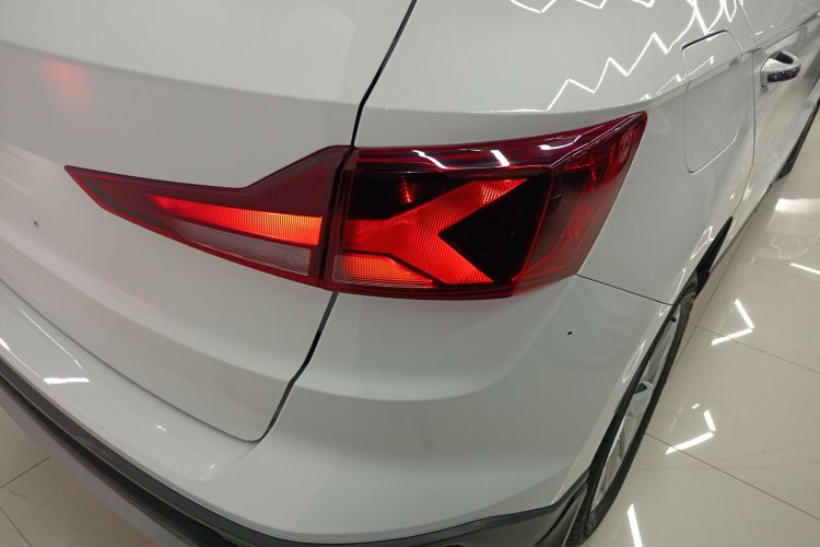 VS5 2020 car image #8