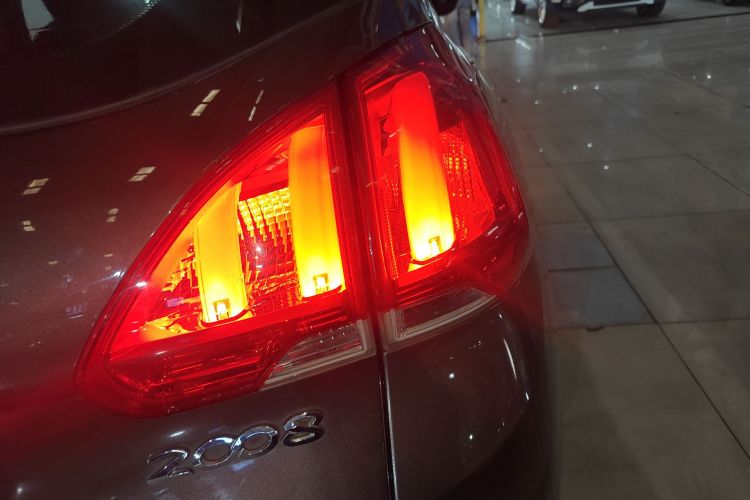 Peugeot 2008 2016 car image #8