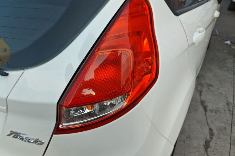 Ford Fiesta 2014 car image #8