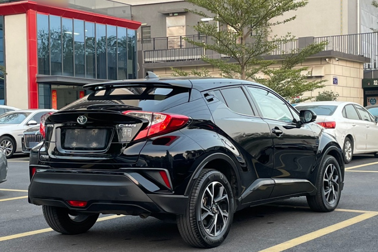Toyota C-HR 2018 car image #8