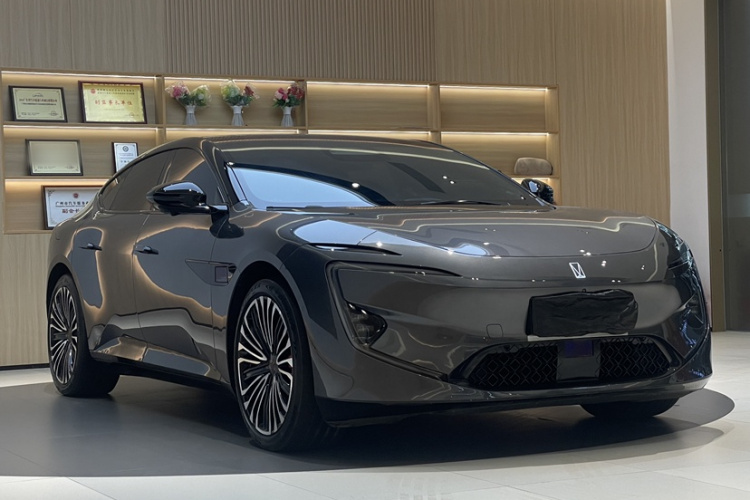 Avatr 12 2024 car image #8