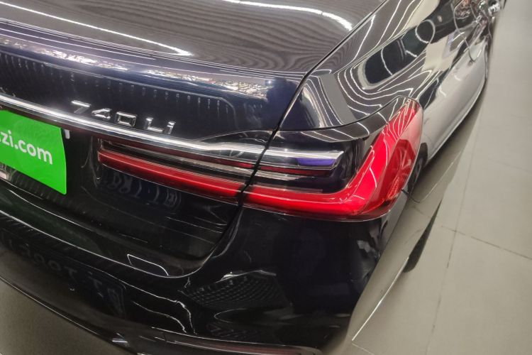 BMW 7 Series 2019 car image #8