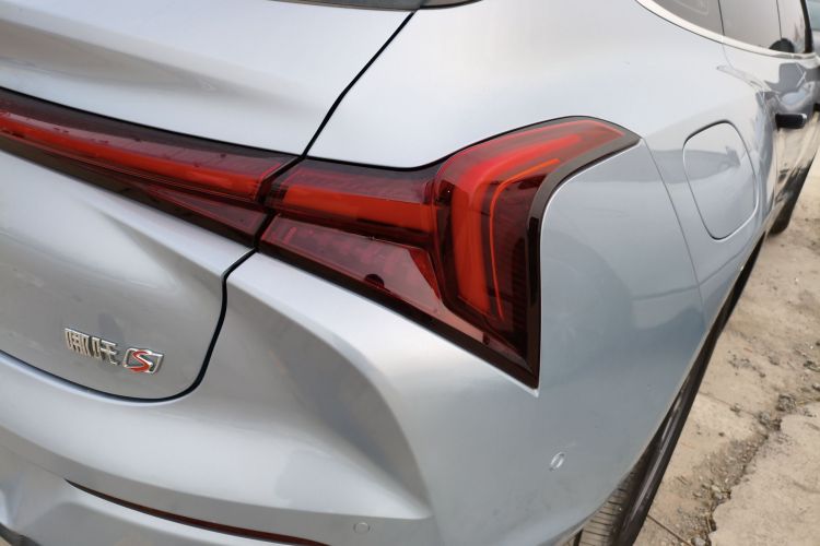 哪吒汽车 哪吒S猎装 2025 #8 哪吒汽车 哪吒S猎装 2025 汽车图片 #8