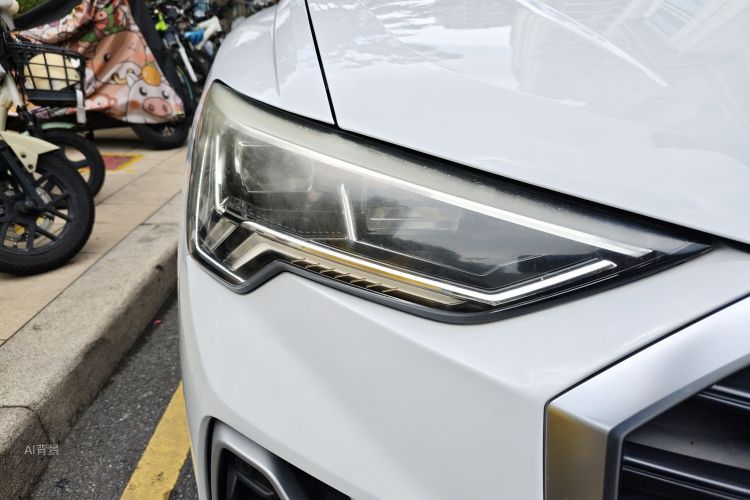 Audi Q3 2020 car image #8