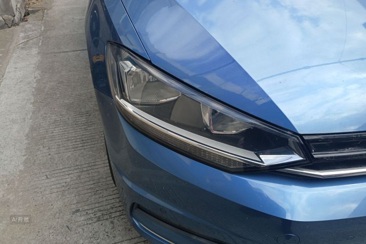 Volkswagen Touran 2018 car image #8