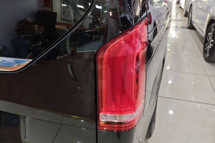 Mercedes-Benz V Class 2022 #8 Mercedes-Benz V Class 2022 car image #8