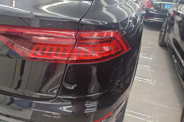 Audi Q8 2020 car image #8