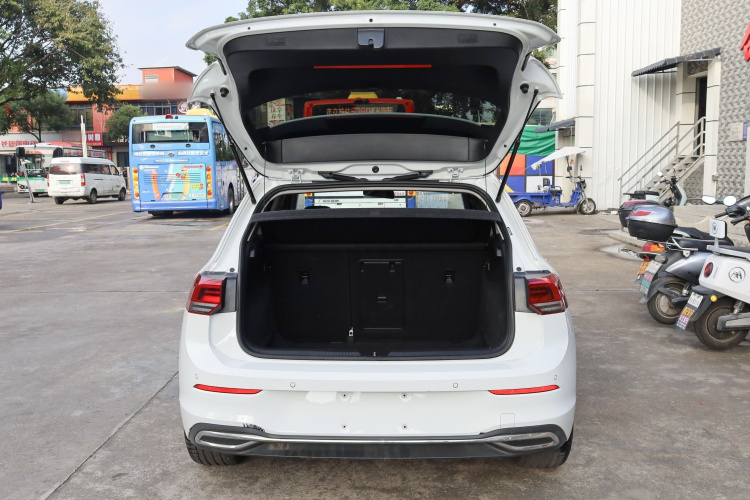 Volkswagen Golf 2023 car image #8