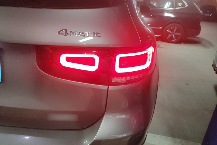 Mercedes-Benz GLB Class 2023 immagine di auto #8